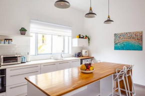 Beautifully Renovated 2BR with Balcony Beachfront*